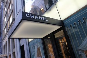 chanel-489465_1280-min